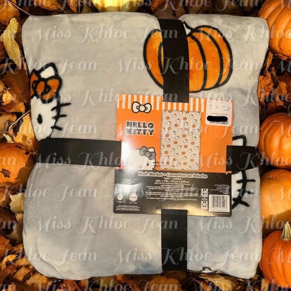 - Hello Kitty Pumpkin Throw Blanket Blanket